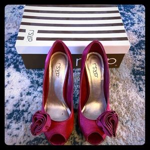 Fushia satin heels with flower detail